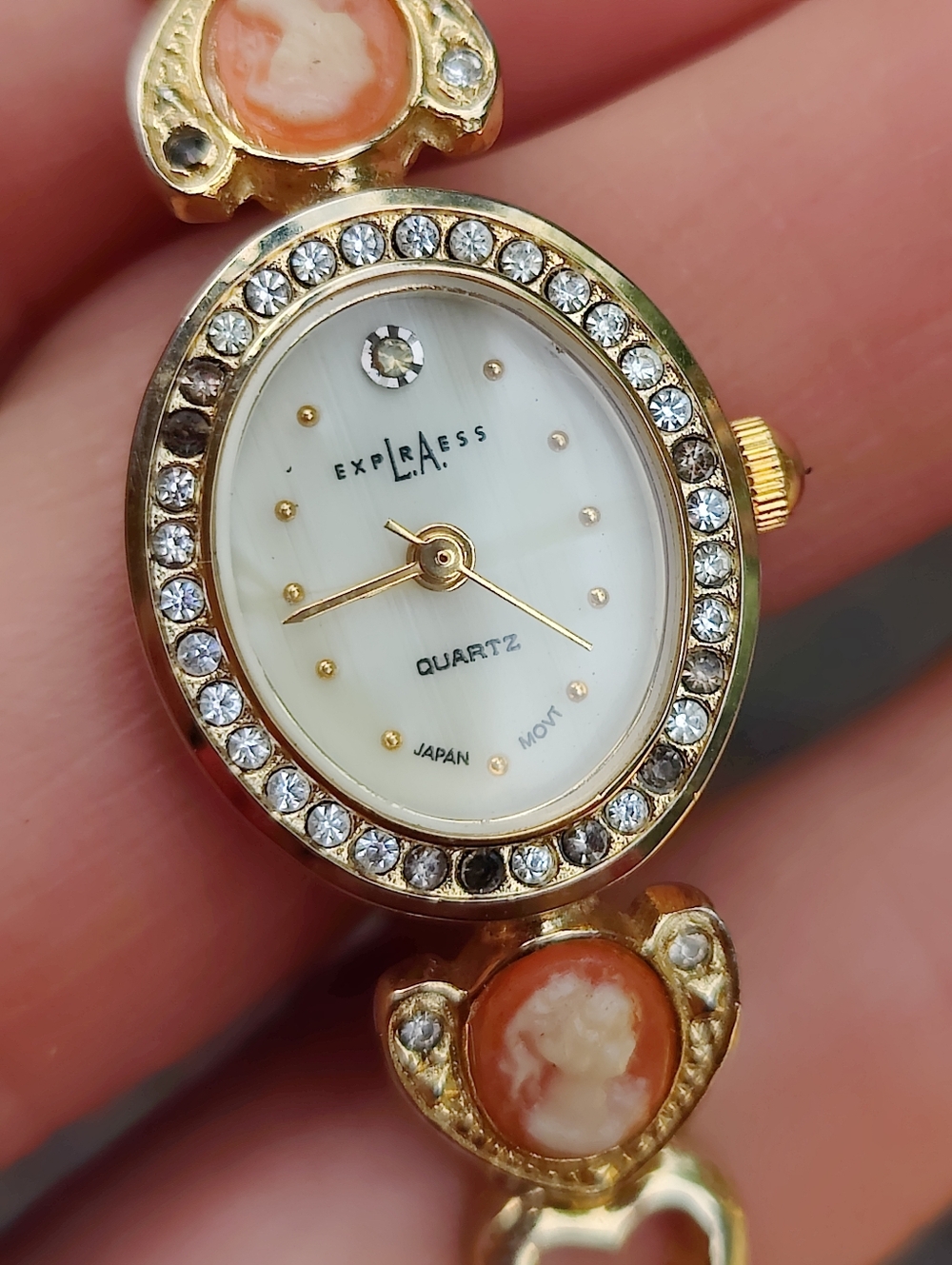 Vintage LA Express Cameo Watch - Picture 3 of 9